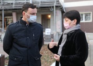 По поручению губернатора глава Раменского округа проверил ход ремонтных работ в поликлинике на ул.Махова