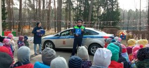 Сотрудники Госавтоинспекции провели занятие по правилам дорожного движения в детских садах