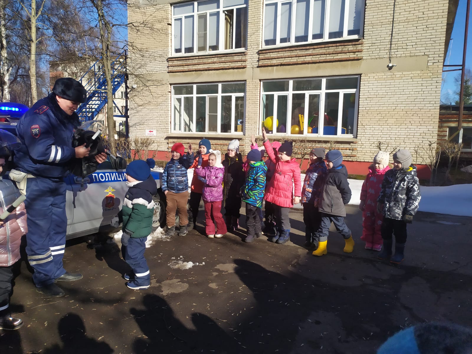 Сотрудники Госавтоинспекции в рамках социальной кампании «Маленький пассажир большая ответственность!» посетили детские сады