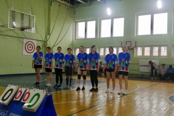 В Ново-Харитоновской школе прошли соревнования по волейболу