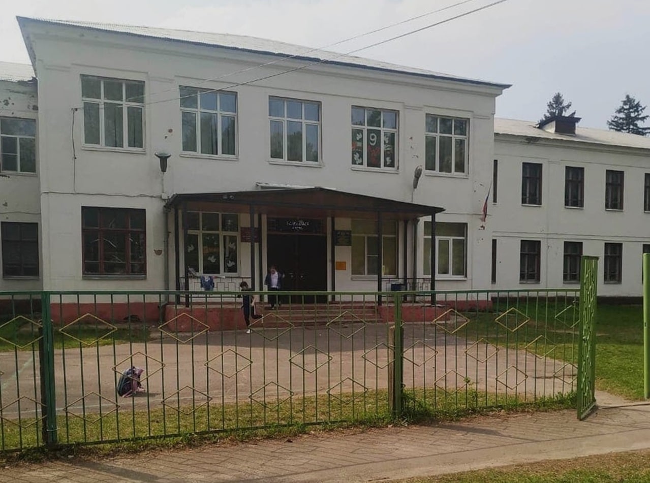 11 апреля начались работы по подготовке к капитальному ремонту здания начальных классов Быковской школы №15