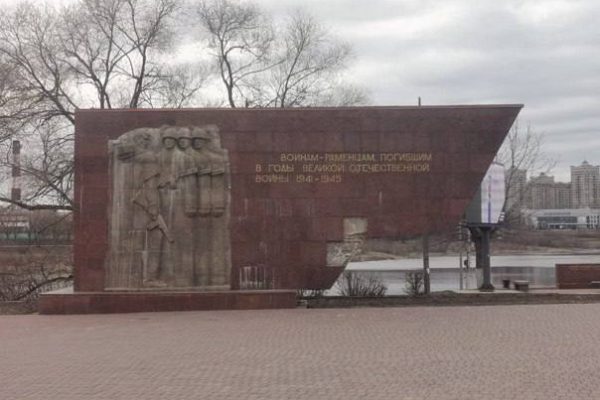 Раменские единороссы взяли под опеку памятник раменцам, погибшим в годы Великой отечественной войны