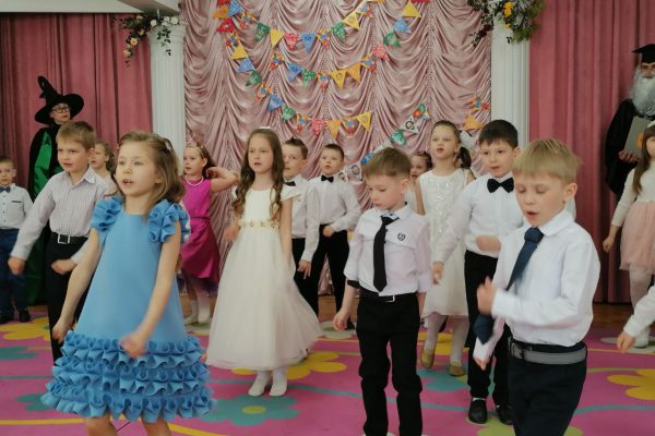 Выпускные праздники прошли в детском саду № 4. г. Раменское в пятницу, 13 мая