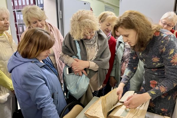 Для участников клуба «Активное долголетие» провели экскурсию по Раменскому архивохранилищу