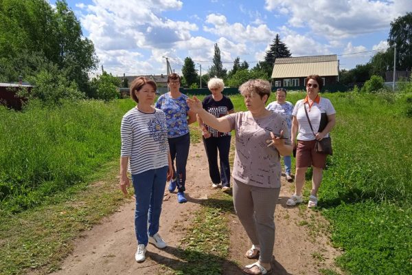 18 июня директор МКУ «ТУ Новохаритоновское» Нина Ширенина провела встречу  с жителями  д.Меткомелино