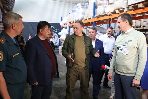 «Единая Россия» открыла логистический центр в Белгородской области для распределения гуманитарных грузов в харьковском направлении