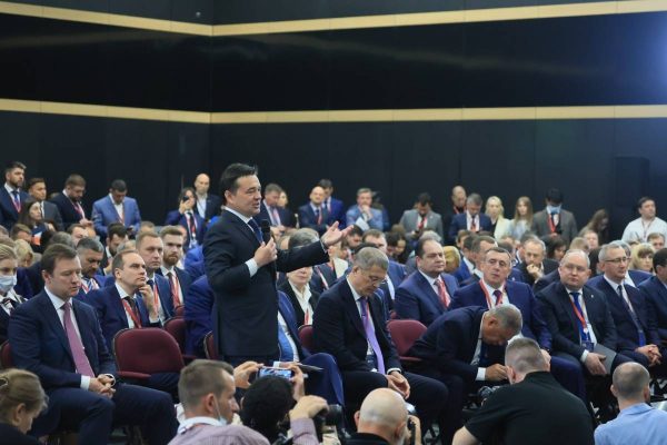  На площадке «Единой России» на ПМЭФ губернаторы представили результаты развития регионов
