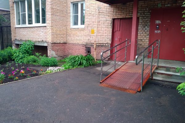 Раменской УК завершен ремонт ступенек на входе в каждый из восьми подъездов дома 14 по ул.Десантной