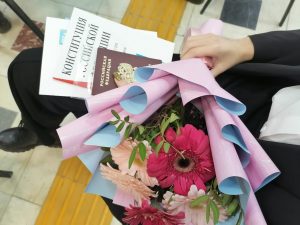 Вручение паспортов в торжественной обстановке — традиционное мероприятие в Раменском