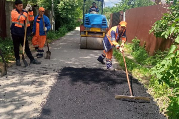 В Раменском округе продолжаются работы по ямочному ремонту дорог во дворах и внутриквартальных проездах
