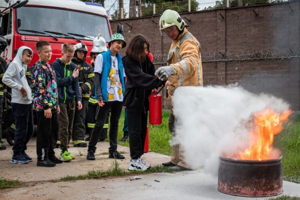 Воспитанникам детского лагеря напомнили о правилах пожарной безопасности