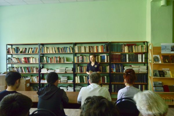 В Гжельском государственном университете сотрудники полиции провели акцию «День русского языка»