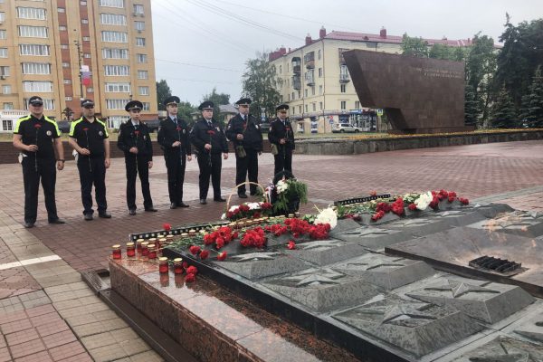 22 июня на площади Победы сотрудники МУ МВД России «Раменское» провели акцию «Свеча памяти»