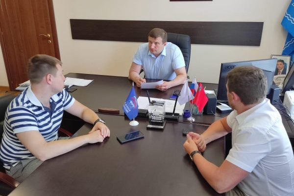 В преддверии дня работника торговли секретарь раменского отделения партии «Единая Россия» провел встречу с местными предпринимателями
