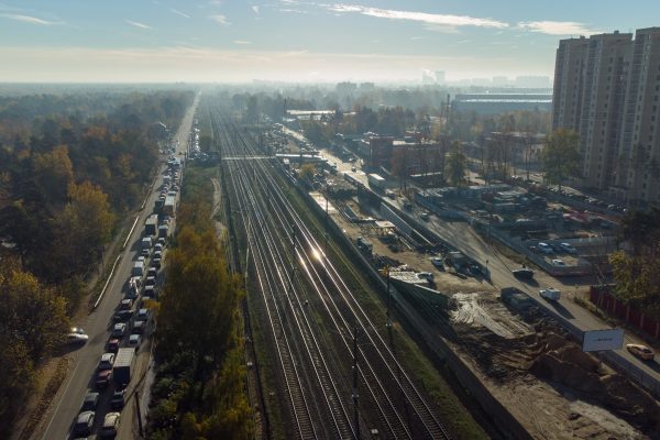 Разноуровневые пешеходные переходы в Удельной и на станции Ипподром достроят в 2023 году