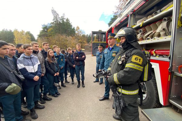Экскурсию пожарно-спасательной части №42 провели для Раменских студентов
