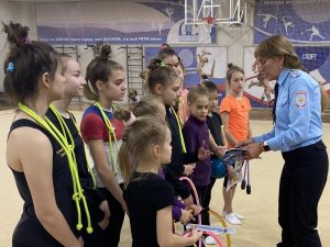 Сотрудники Госавтоинспекции и Рамавтодора проводят профилактические беседы в рамках мероприятий «Осенние каникулы»