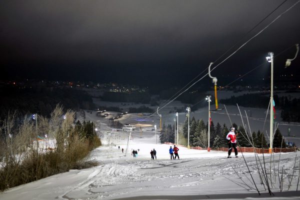 Лыжные склоны готовят к сезону в Горнолыжном клубе Гая Северина в Чулково