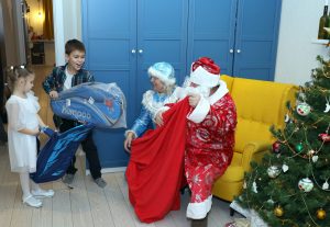 Вот уже много лет подряд раменские журналисты дарят новогоднюю сказку детям своих коллег