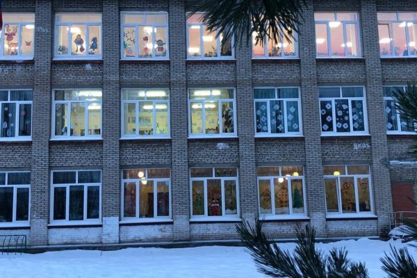 Раменские школы присоединяются к акции «Новогодние окна 2023»