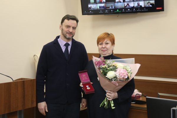Глава округа поздравил с юбилеем советника главы Ирину Ежову