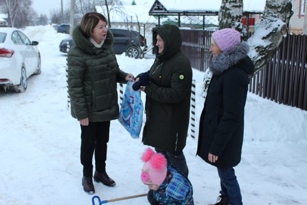 Семьи мобилизованных поздравили в ТУ Новохаритоновское