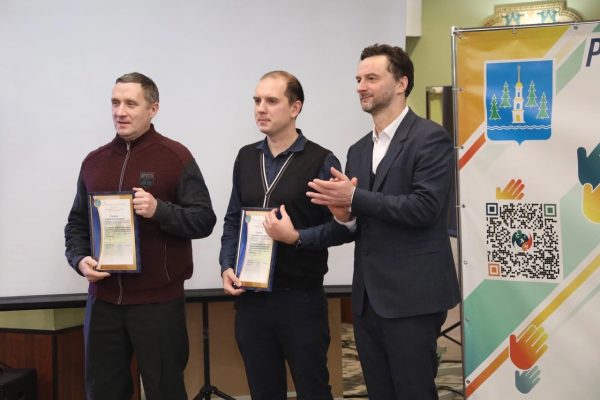 Виктор Неволин наградил специалистов Раменского молодежного центра