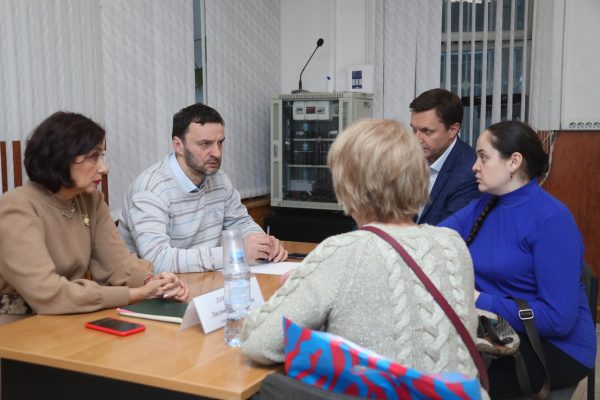 Очередное выездное заседание администрации состоялось в поселке Быково