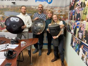 Необычные и волшебные звуки ханга слушали на утреннем шоу «РаменскоеLIFE» 
