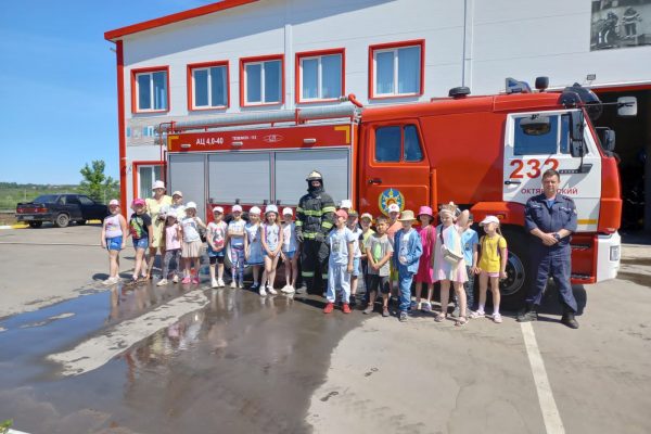 Работники ГКУ МО «Мособлпожспас» напомнили жителям Подмосковья правила пожарной безопасности в летний период