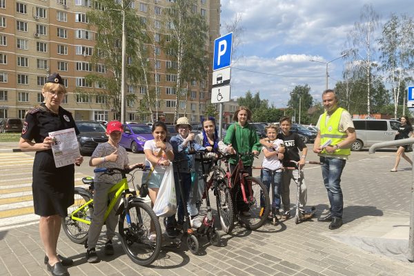 В первые дни летних каникул проведены инструктажи по безопасности для юных любителей езды на велосипедах и самокатах  