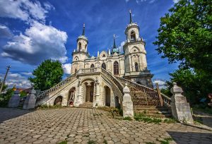 Фестиваль йоги пройдет в усадьбе Быково в следующий викенд