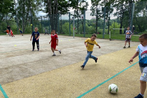 Открытые тренировки по футболу начали проводить в Раменском парке