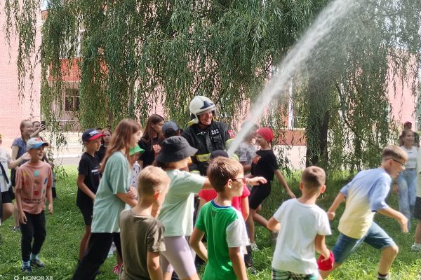 Пожарные ГКУ МО «Мособлпожспас» рассказали о мерах пожарной безопасности в летнем лагере