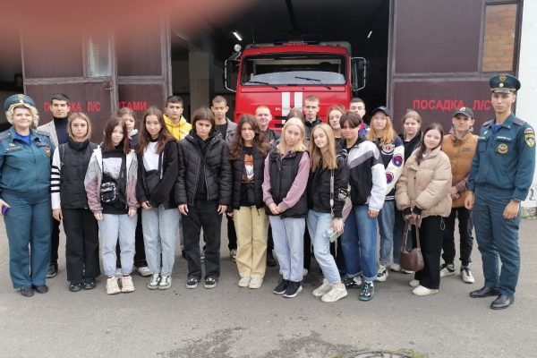 Сотрудники отдела надзорной деятельности и профилактической работы по Раменскому г.о. провели экскурсию в пожарно-спасательной части №42