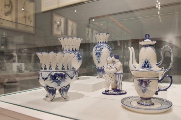 В Москве открылась выставка Гжельской керамики