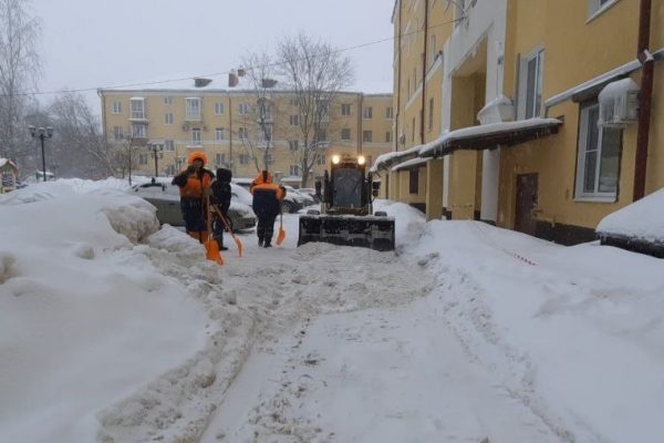 Службы устраняют последствия снегопада в Раменском