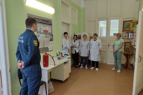 Пациентам и персоналу Никитской больницы напомнили о пожарной безопасности