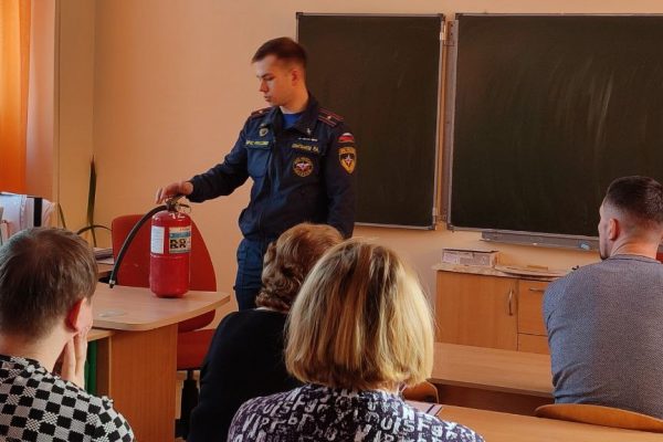 Педагогам Клишевской школы №12 напомнили о правилах пожарной безопасности