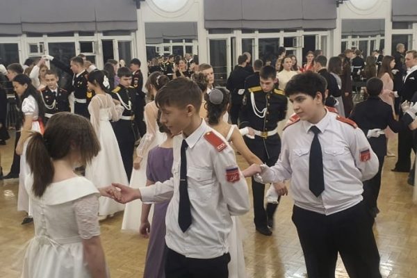 Юнармейцы отряда «Роза Ветров» Раменской школы №21 учились азам бальных танцев