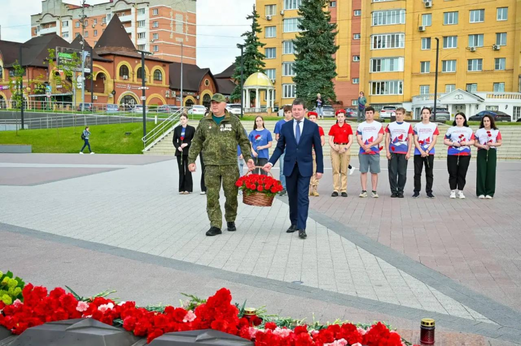 На площади Победы прошла акция «Свеча памяти», организованная партией «Единая Россия»