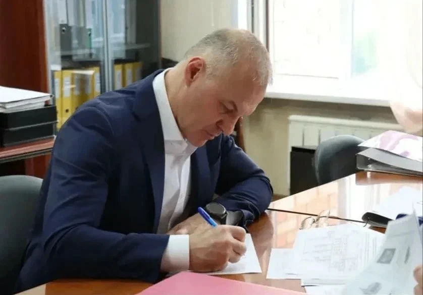 <strong>Александр Коган представил документы на выдвижение в Госдуму</strong>