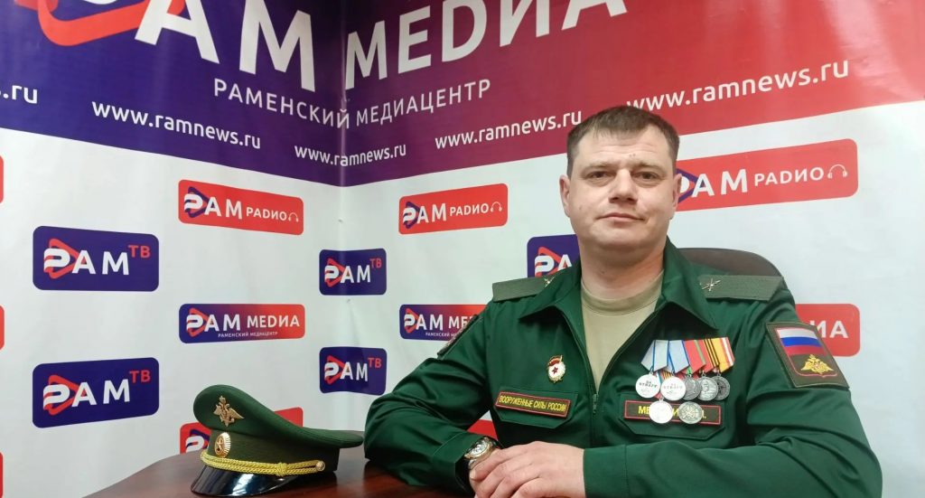 На Раменском радио гостем программы «Пульс округа» стал военнослужащий 123-й отдельной гвардейской мотострелковой бригады «Самарканда» Илья Мельник